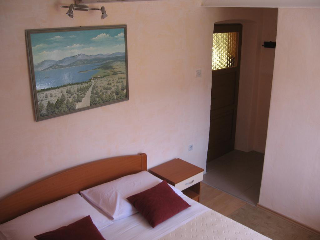 Apartments Darinka Skradin Rum bild