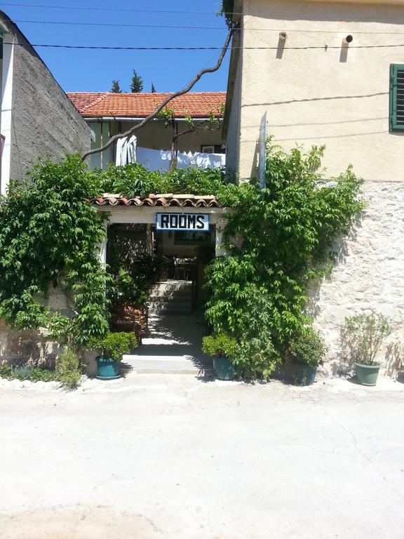 Apartments Darinka Skradin Rum bild